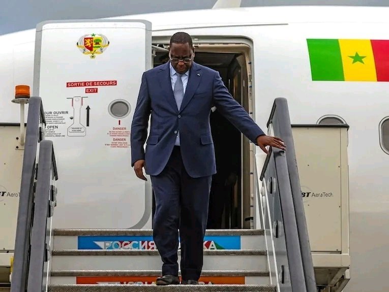 Macky Sall défie Dakar : un retour qui rebat les cartes face à Sonko