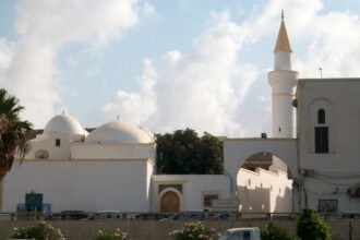 La mosquée Dragut à Tripoli, en bord de Méditerranée, Libye