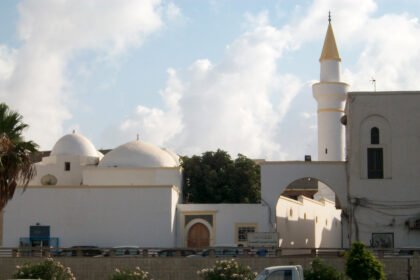 La mosquée Dragut à Tripoli, en bord de Méditerranée, Libye