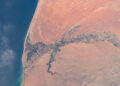 Vue satellite de la vallée du fleuve Sénégal, frontière entre la Mauritanie et le Sénégal, avec le lac de Guiers