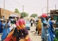 Scène de rue et commerces aux abords du marché couvert de Nouakchott, en Mauritanie