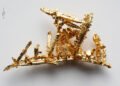 Cristaux d'or pur photographiés en gros plan