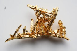 Cristaux d'or pur photographiés en gros plan