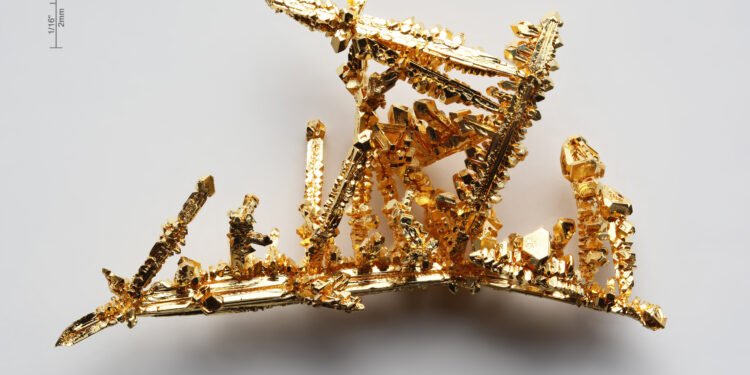 Cristaux d'or pur photographiés en gros plan