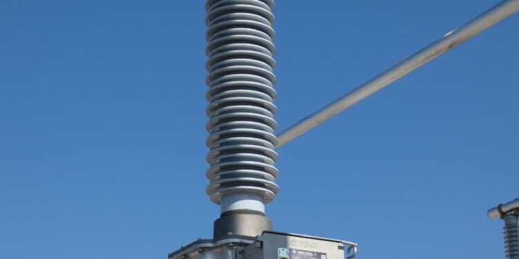 Transformateur de tension dans un poste électrique haute tension
